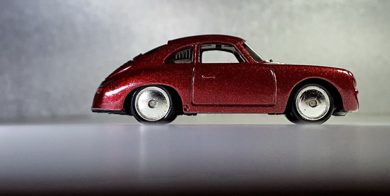 Illustration for article titled A crimson Porsche